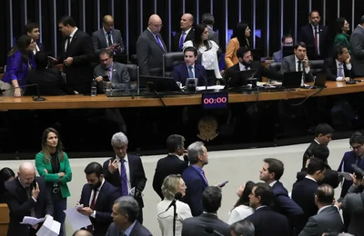 Câmara derruba voto secreto em PEC da Blindagem por falta de quórum