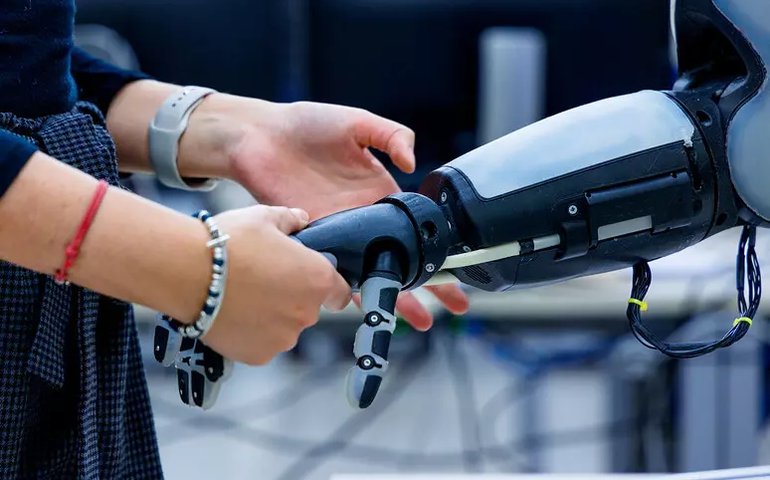 Itália e Brasil criam pele artificial que 'sente' como a humana