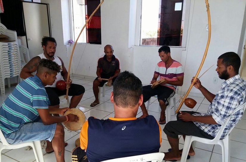 População de rua tem aulas de capoeira no Centro POP