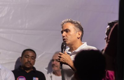 “Saúde, educação e respeito às famílias precisam ser tratados com prioridade em Alagoas”, afirma Renato Filho