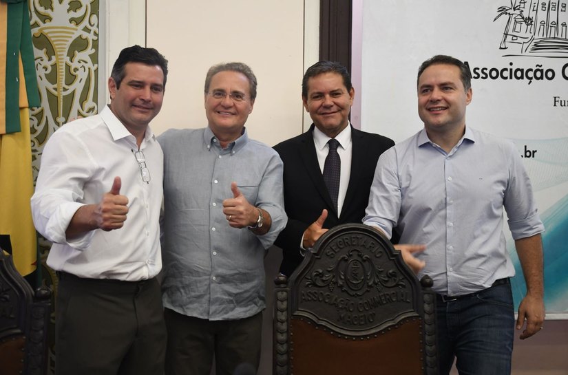 Renan conversa com empresários e destaca suas ações para economia