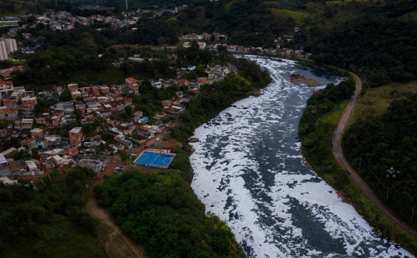 Espuma volta a cobrir Rio Tietê em Pirapora do Bom Jesus; cidade teme pelo turismo