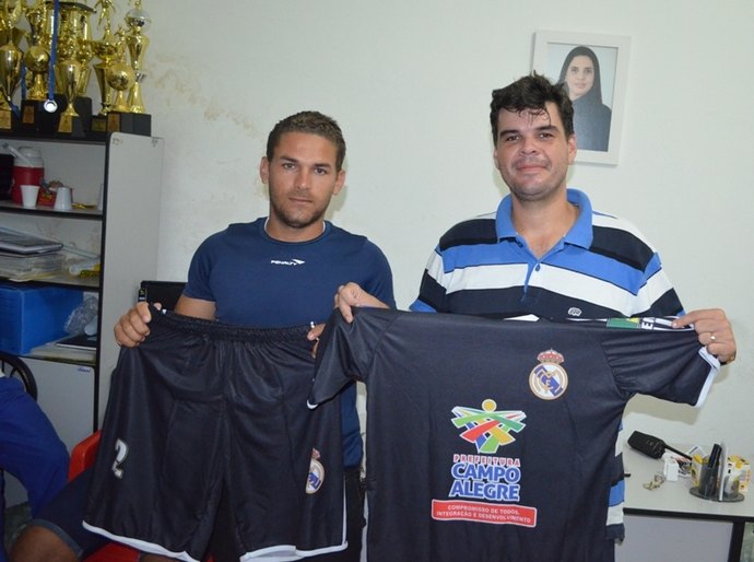Equipes que disputam campeonato de futsal em Campo Alegre recebem uniformes