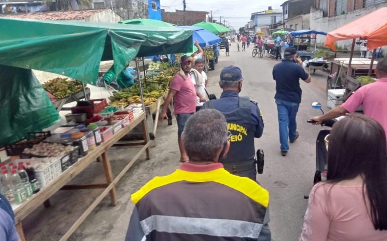 Secretaria faz ordenamento em feira do Graciliano Ramos