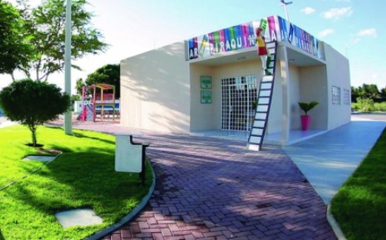 Arapiraquinha faz alegria das crianças em Canafístula