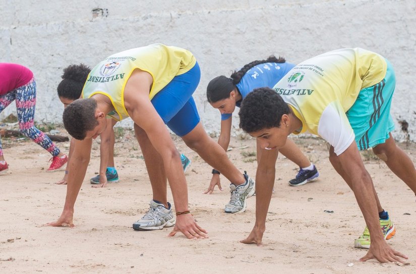 Jovens arapiraquenses vão disputar o II Campeonato Brasileiro Escolar de Atletismo em Porto Alegre