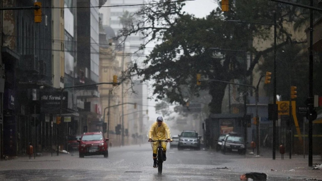 SP tem mais um dia sob alerta de perigo para tempestades; veja quando chuva dá trégua
