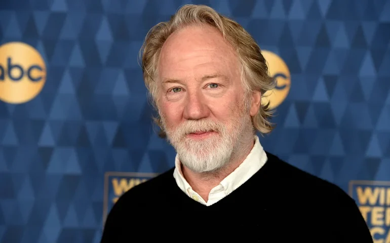 O ator Timothy Busfield foi preso sem fiança no caso de abuso sexual infantil no Novo México