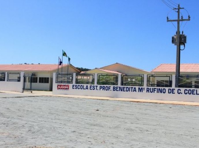Pais e estudantes comemoram nova escola de ensino integral em Murici