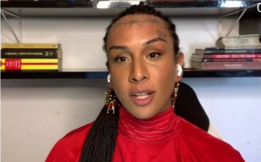 Linn da Quebrada diz que já segurou xixi por transfobia em banheiros públicos