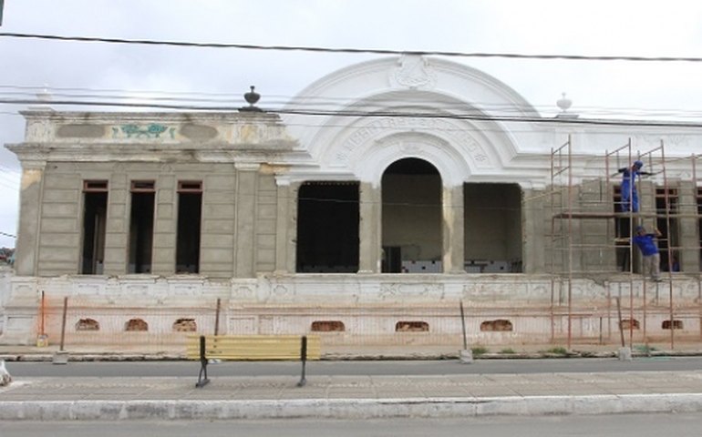 Prédio histórico que abriga Escola Estadual em São Luiz do Quitunde é reconstruído