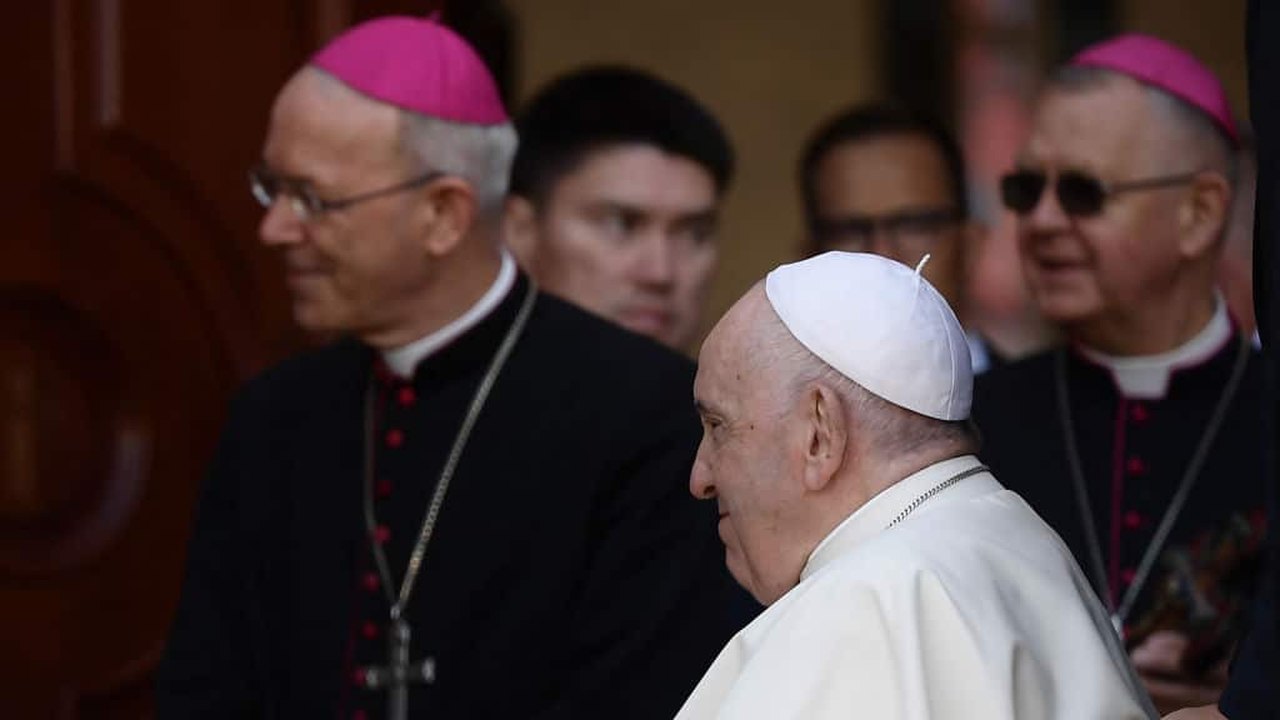 Vaticano excomunga arcebispo ultraconservador que negava autoridade papal