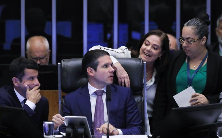 Câmara aprova urgência do projeto que amplia isenção do IR a quem ganha até R$ 5 mil