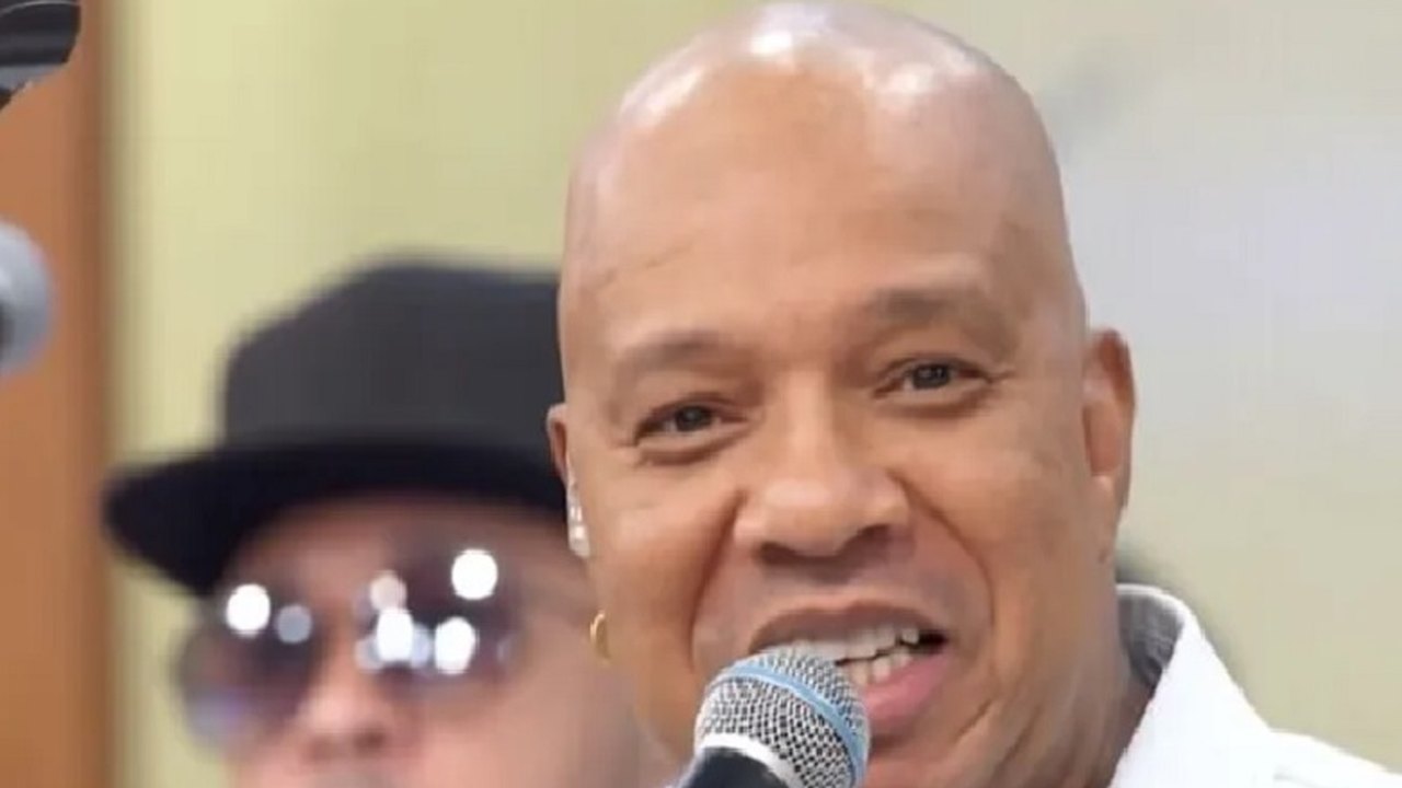 Cantor Anderson Leonardo, do grupo Molejo, afirma ter se curado de câncer