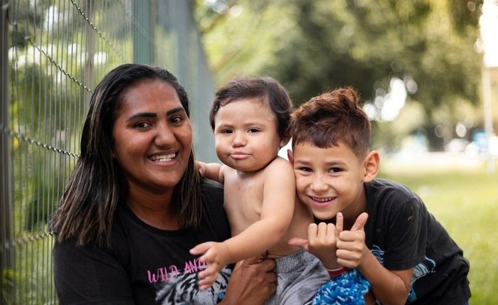 Antônia e os filhos Enzo (6 anos) e Lorenzo (1 ano)