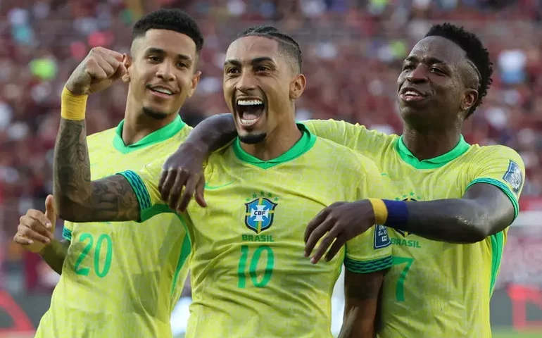 Vini Júnior e Raphinha são indicados à Bola de Ouro