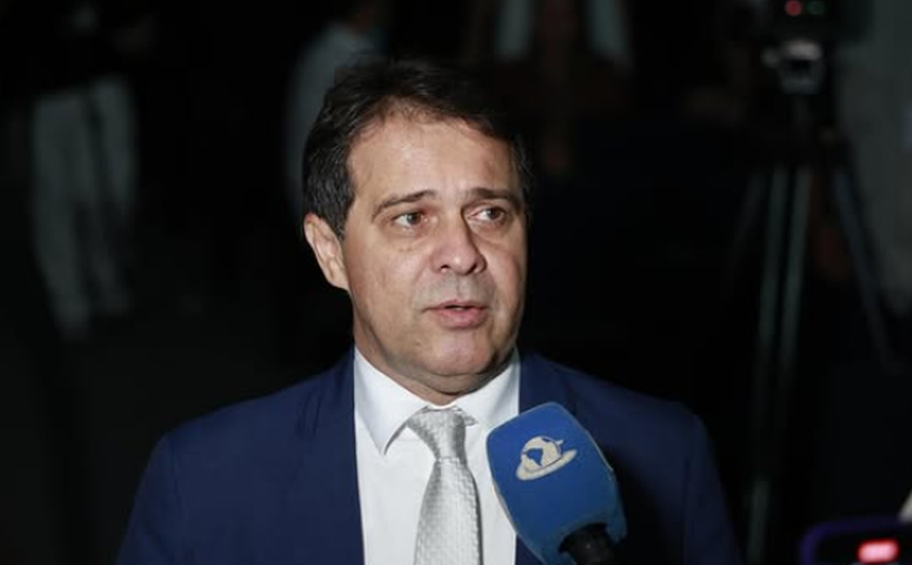 Prefeito de Fortaleza corta próprio salário e suspende contratos e licitações não essenciais