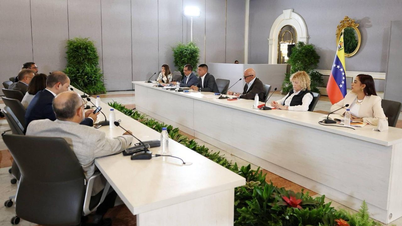 Governo e oposição venezuelana fecham acordo para reformas no Judiciário