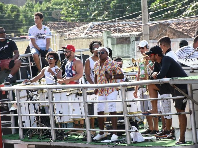 Mela Mela anima foliões e leva milhares as ruas de São José da Laje
