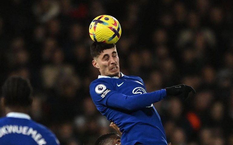 Cabeçadas no futebol: riscos, traumas e dúvidas sobre o futuro