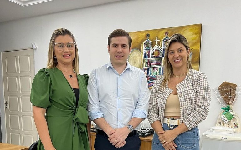 Secretária Carol Gomes discute projetos para Novo Lino com secretário do Trabalho de AL