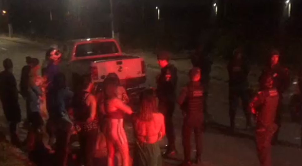 Homem discute com cadeirante e é esfaqueado durante carreata política em Aracaju