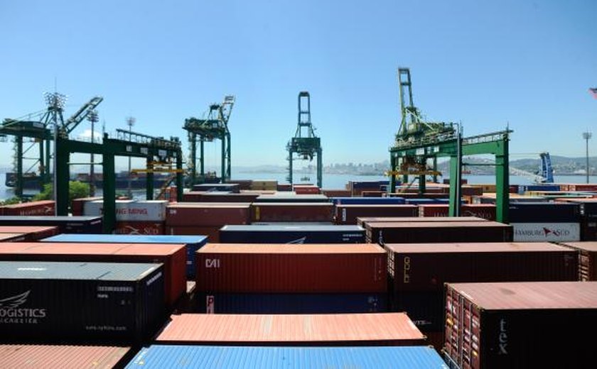 Receita com exportações brasileiras em abril supera pela primeira vez US$ 10 bi