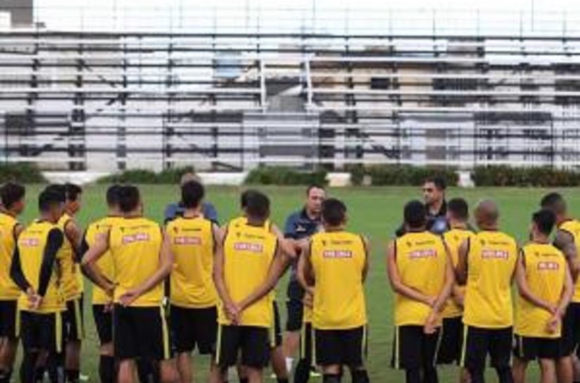 Atletas alvinegros fazem treino intenso no Fumeirão