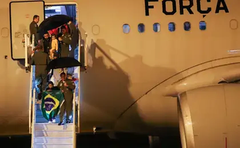 Chega a SP décimo terceiro voo com 150 repatriados do Líbano