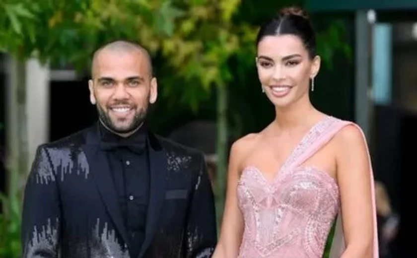 Conforme anunciado pela coluna, ex de Daniel Alves confirma divórcio