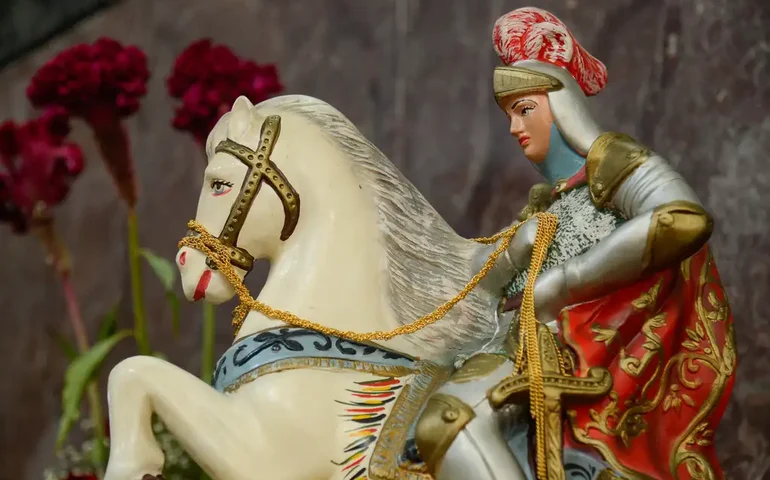 Quem é devoto de São Jorge? Confira uma lista com 11 famosos que têm uma conexão especial com o santo