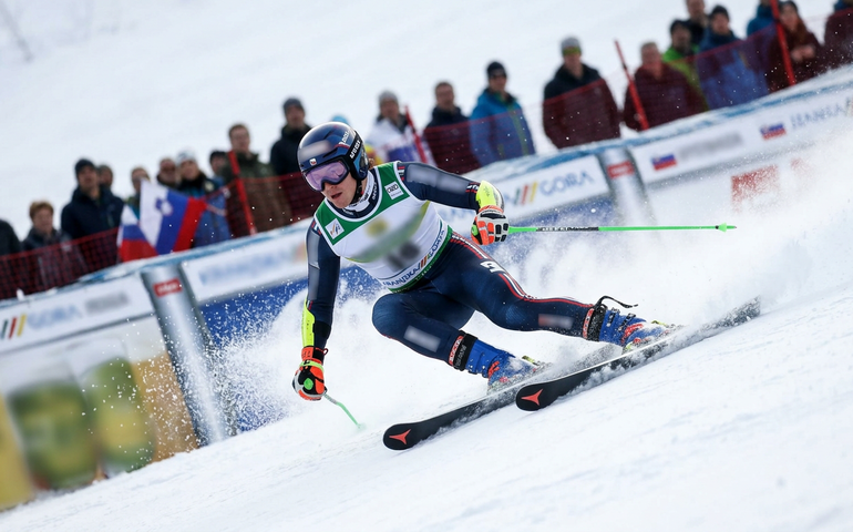 Lucas Pinheiro Braathen brilha e vence slalom gigante em Kranjska Gora após ouro olímpico
