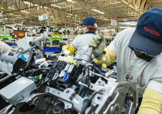 Toyota investe R$ 1,7 bi em compacto híbrido flex