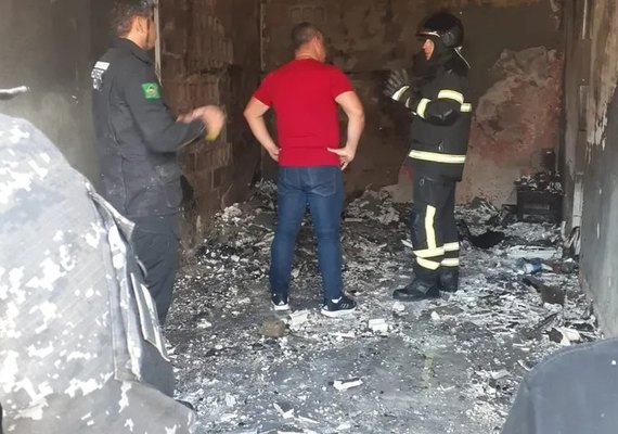 Incêndio destrói loja de celulares em Teotônio Vilela