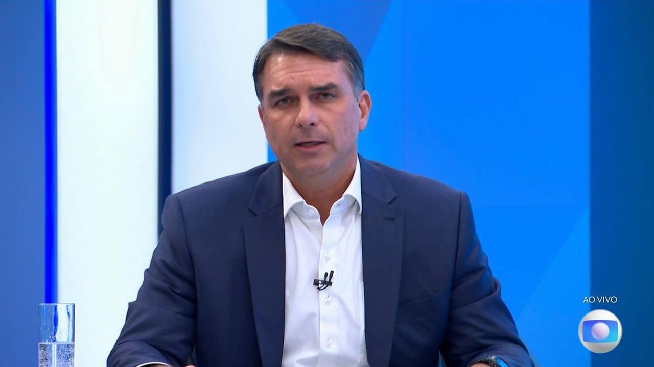 Flávio Bolsonaro nega reversão do fim da 6x1 e Eduardo como chanceler