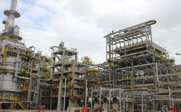 Petroleiros protestam contra interesse do Mubadala por refinaria da Petrobras