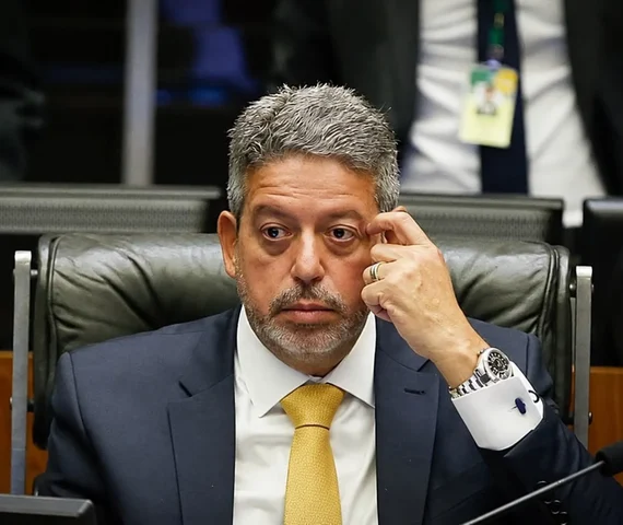 Arthur Lira aciona TRE para calar mulheres