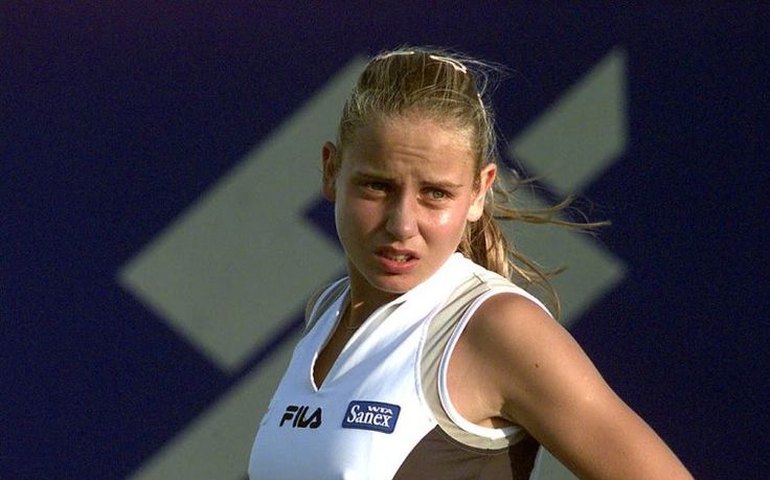 Ex-número 4 do mundo revela que era espancada pelo pai que lhe ameaçava: 'Não se atreva a dizer nada ou eu mato você'