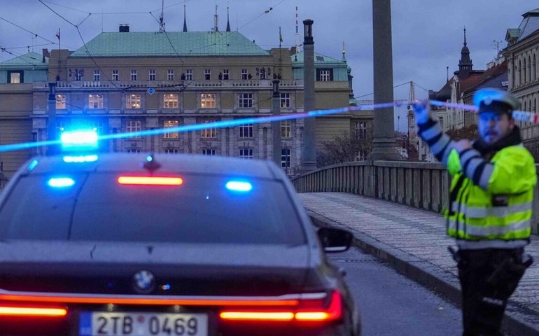 Polícia tcheca revê para 14 total de mortes em ataque em universidade