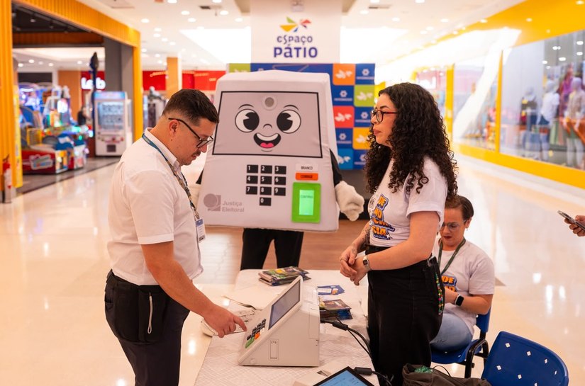 Eleitores de todas as idades participam de treinamento em shopping de Maceió