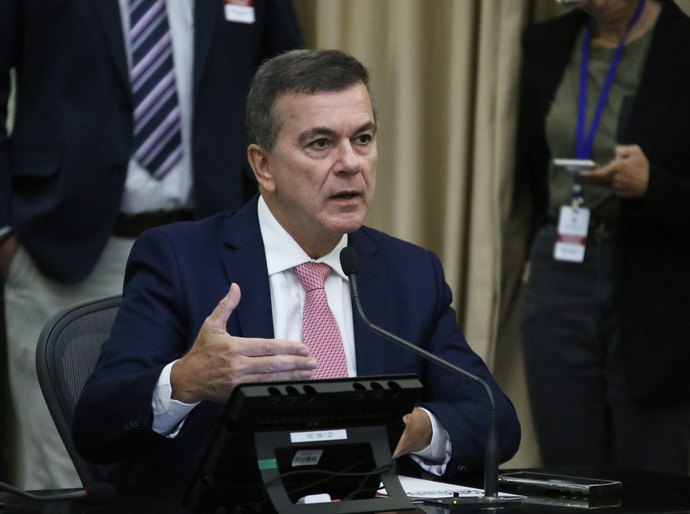 Ronaldo Medeiros destaca pesquisa do DataSenado sobre fake news