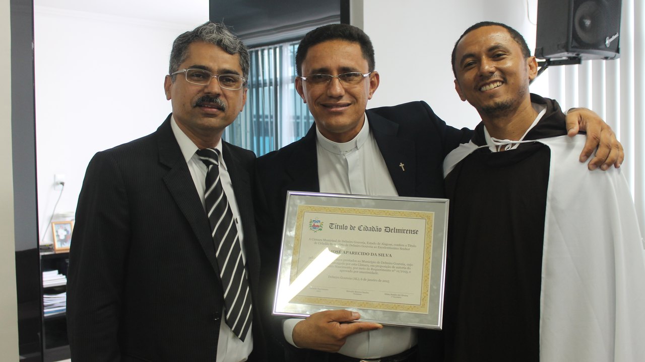 Padre Aparecido é homenageado com Título de Cidadão Delmirense