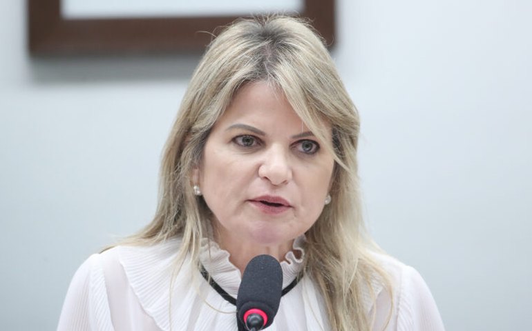 Comissão aprova auxílio-internet para pessoas de baixa renda e agricultores familiares