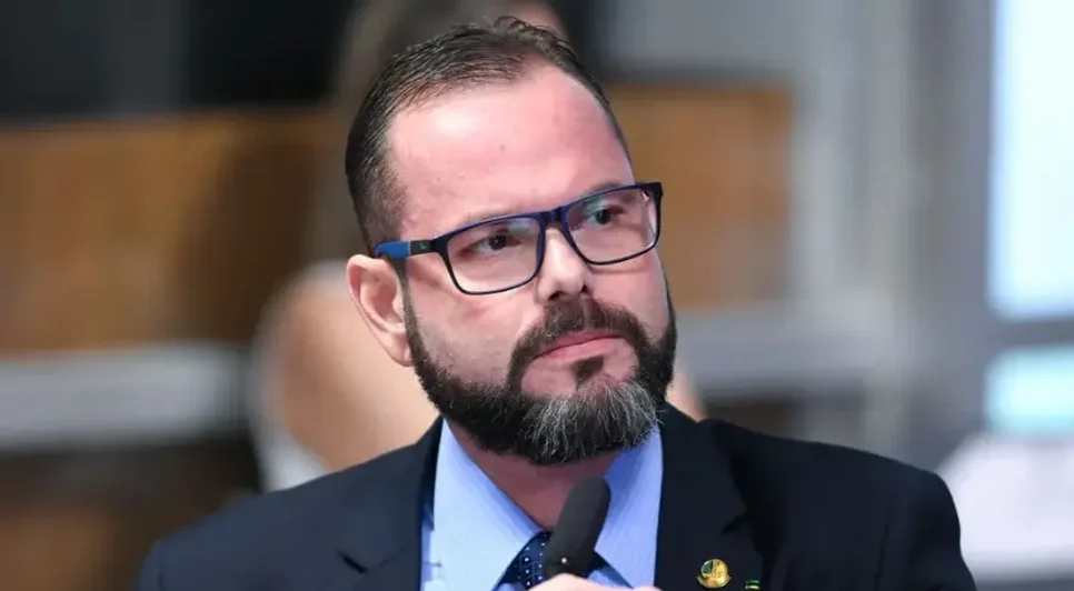 Fala de senador sobre caso envolvendo a atriz Cássia Kis gerou debate nas redes sociais. Foto: Reprodução/Internet.
