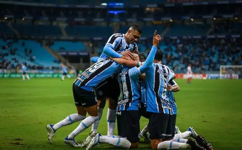 Grêmio faz 3 a 0 no Tombense, completa 12 jogos sem perder e se firma no G-4