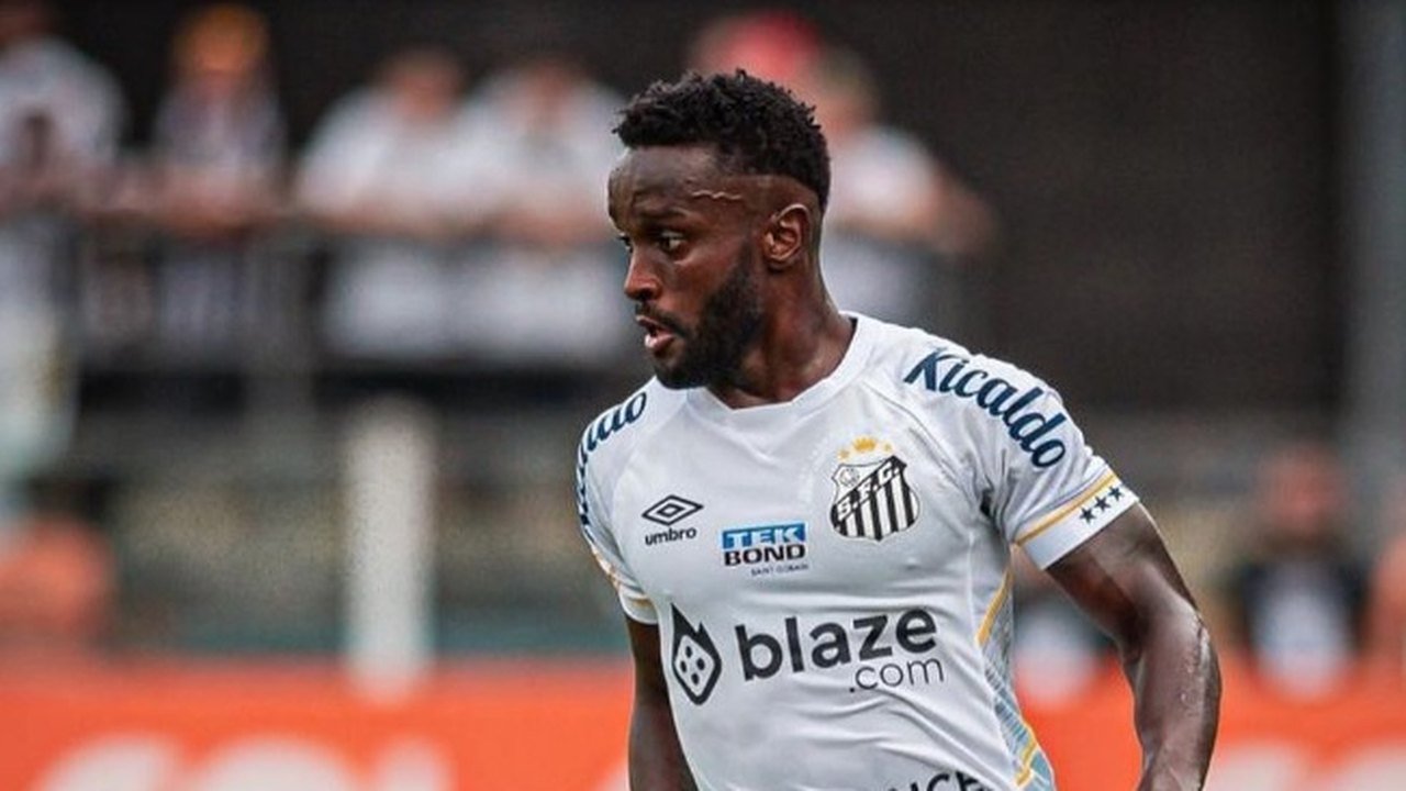 Carro de jogador e de delegado da partida são queimados após rebaixamento do Santos