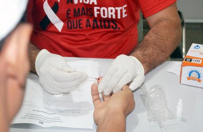Após pandemia, casos graves de AIDS têm chegado com frequência ao Hospital Helvio Auto