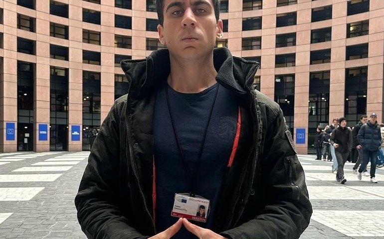 Sem partido, tiktoker do Chipre deve conseguir se eleger no Parlamento Europeu