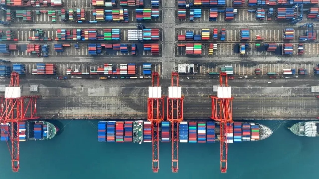 Comércio global salta em março com aumento nas exportações chinesas e brasileiras