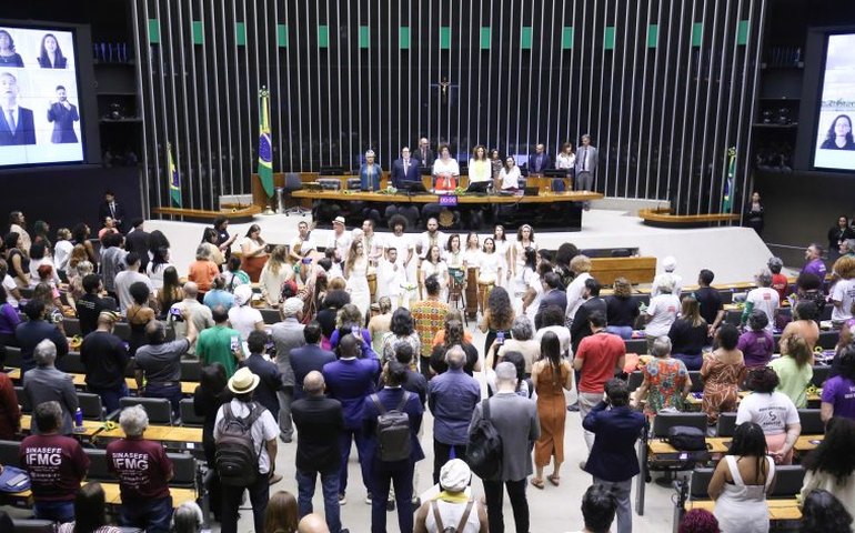 Lembrança da luta contra a violência política marca homenagem a Marielle e Anderson